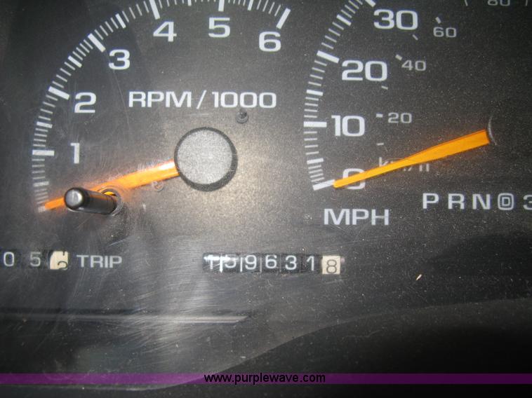 image for item E3126 1998 Chevrolet Silverado 1500 Extended Cab pickup truck