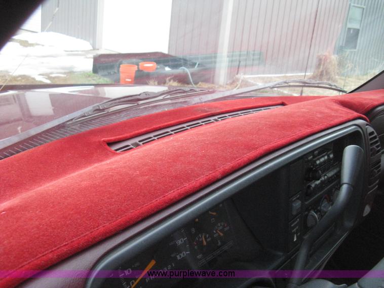 image for item E3126 1998 Chevrolet Silverado 1500 Extended Cab pickup truck