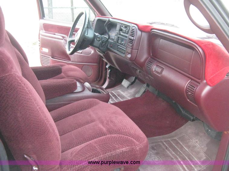 image for item E3126 1998 Chevrolet Silverado 1500 Extended Cab pickup truck