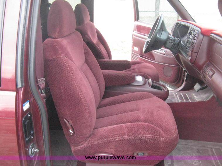 image for item E3126 1998 Chevrolet Silverado 1500 Extended Cab pickup truck