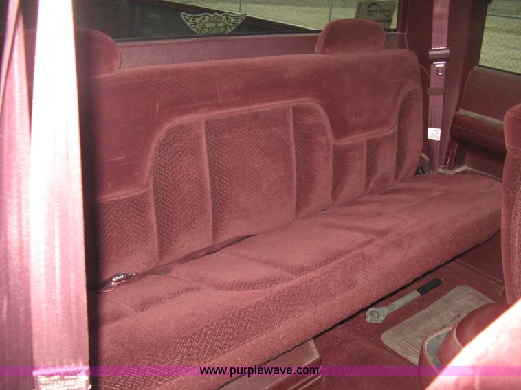 image for item E3126 1998 Chevrolet Silverado 1500 Extended Cab pickup truck