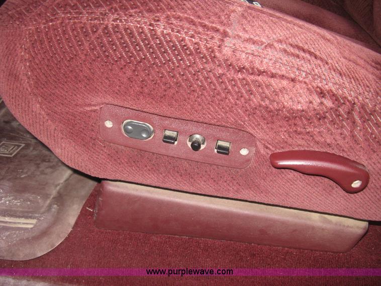 image for item E3126 1998 Chevrolet Silverado 1500 Extended Cab pickup truck