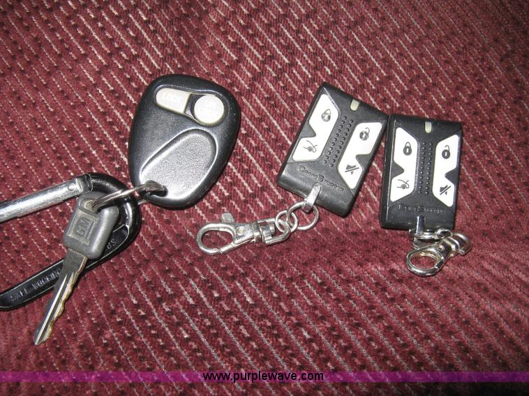 image for item E3126 1998 Chevrolet Silverado 1500 Extended Cab pickup truck