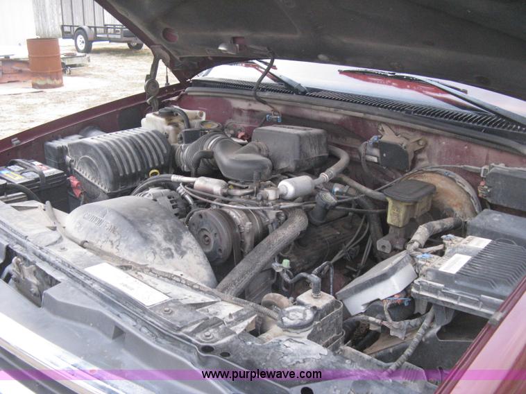 image for item E3126 1998 Chevrolet Silverado 1500 Extended Cab pickup truck