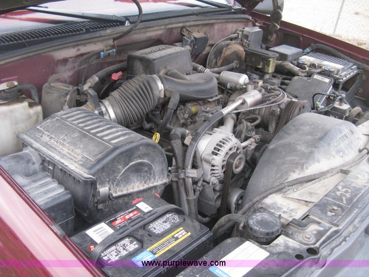 image for item E3126 1998 Chevrolet Silverado 1500 Extended Cab pickup truck