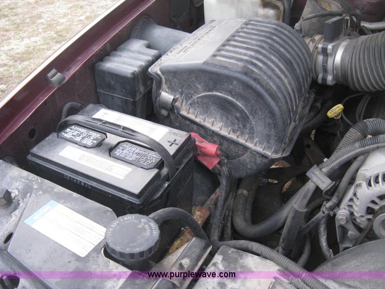 image for item E3126 1998 Chevrolet Silverado 1500 Extended Cab pickup truck