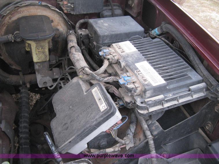 image for item E3126 1998 Chevrolet Silverado 1500 Extended Cab pickup truck