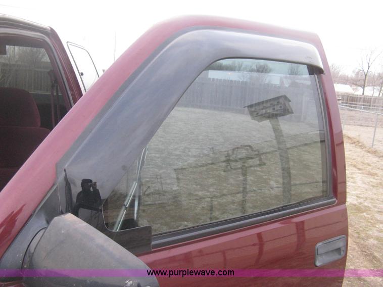 image for item E3126 1998 Chevrolet Silverado 1500 Extended Cab pickup truck