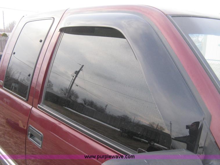 image for item E3126 1998 Chevrolet Silverado 1500 Extended Cab pickup truck