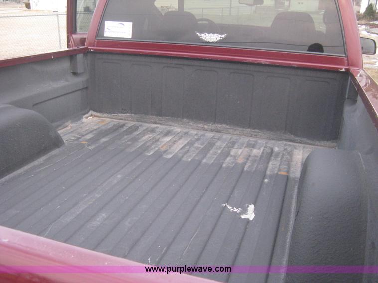 image for item E3126 1998 Chevrolet Silverado 1500 Extended Cab pickup truck