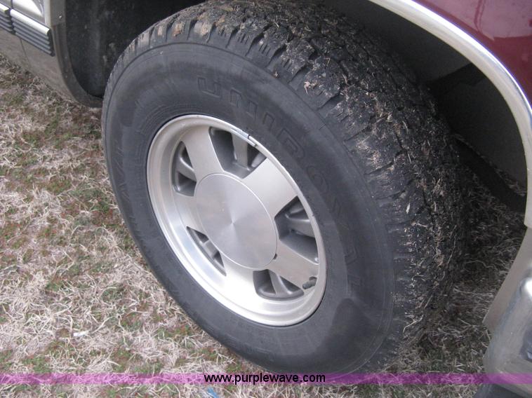 image for item E3126 1998 Chevrolet Silverado 1500 Extended Cab pickup truck