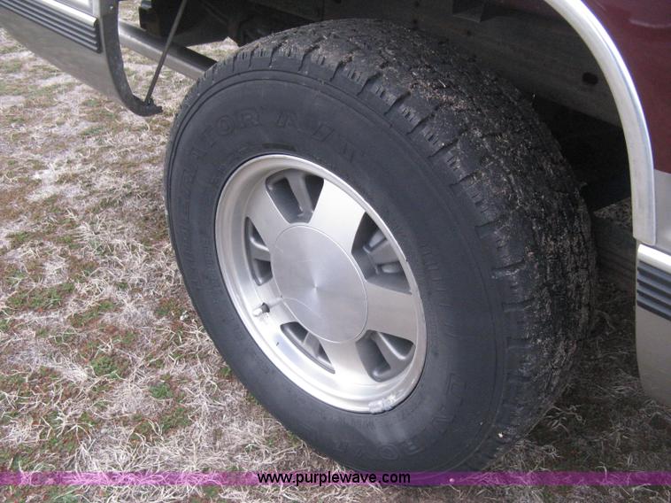 image for item E3126 1998 Chevrolet Silverado 1500 Extended Cab pickup truck