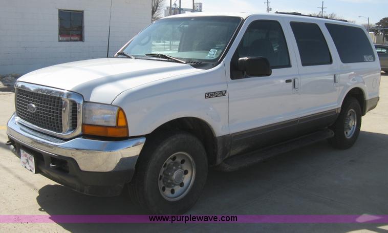 image for item E3135 2001 Ford Excursion XLT SUV