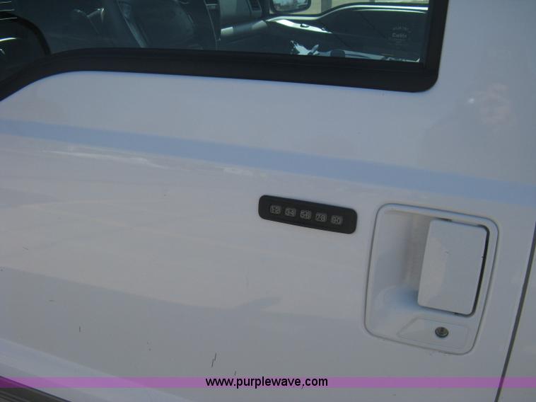 image for item E3135 2001 Ford Excursion XLT SUV