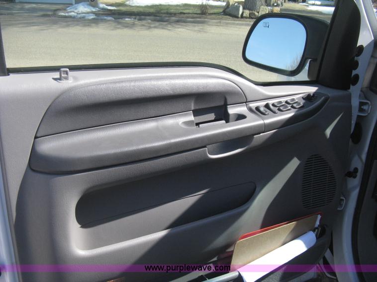 image for item E3135 2001 Ford Excursion XLT SUV