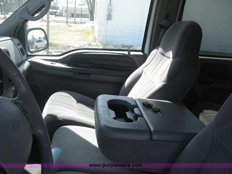 image for item E3135 2001 Ford Excursion XLT SUV