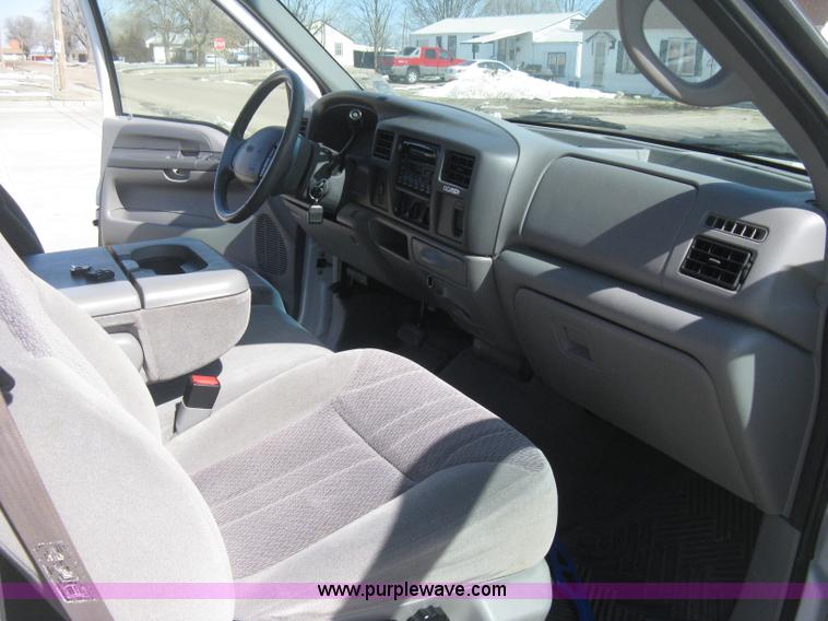 image for item E3135 2001 Ford Excursion XLT SUV