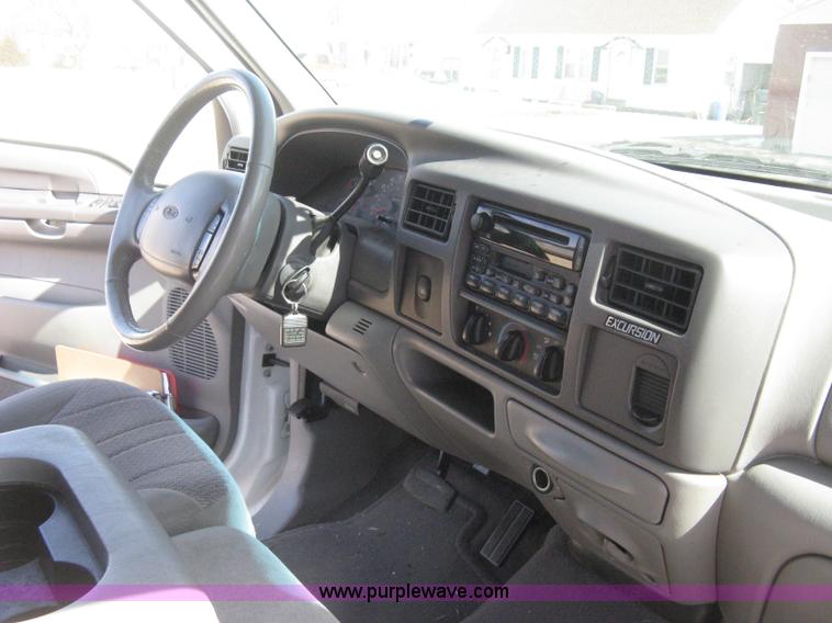 image for item E3135 2001 Ford Excursion XLT SUV