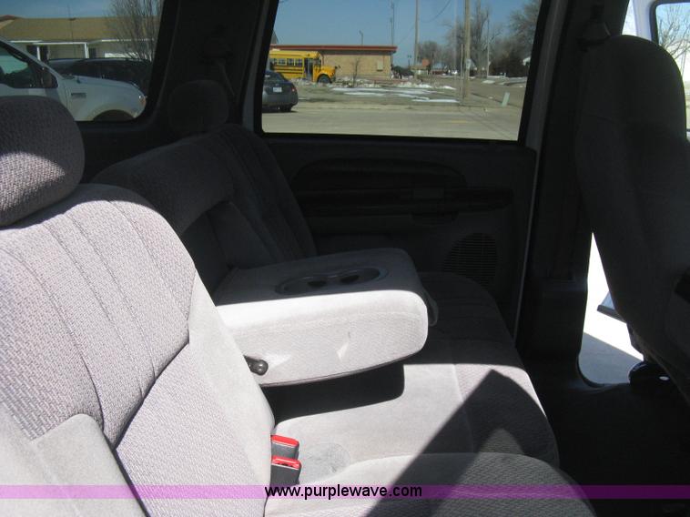 image for item E3135 2001 Ford Excursion XLT SUV