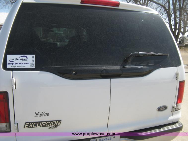 image for item E3135 2001 Ford Excursion XLT SUV