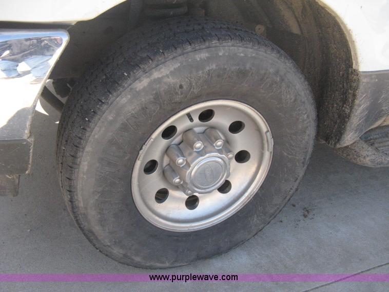 image for item E3135 2001 Ford Excursion XLT SUV