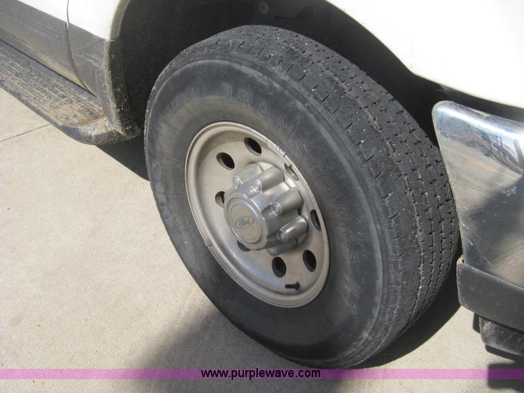 image for item E3135 2001 Ford Excursion XLT SUV