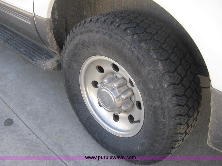 image for item E3135 2001 Ford Excursion XLT SUV