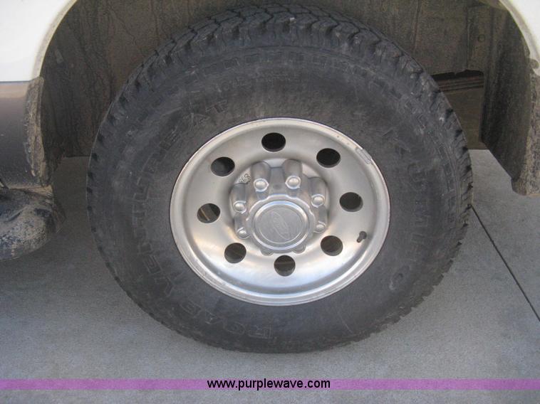 image for item E3135 2001 Ford Excursion XLT SUV