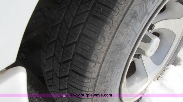 image for item E3800 2001 Chevrolet S10 LS pickup truck