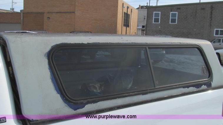 image for item E3800 2001 Chevrolet S10 LS pickup truck