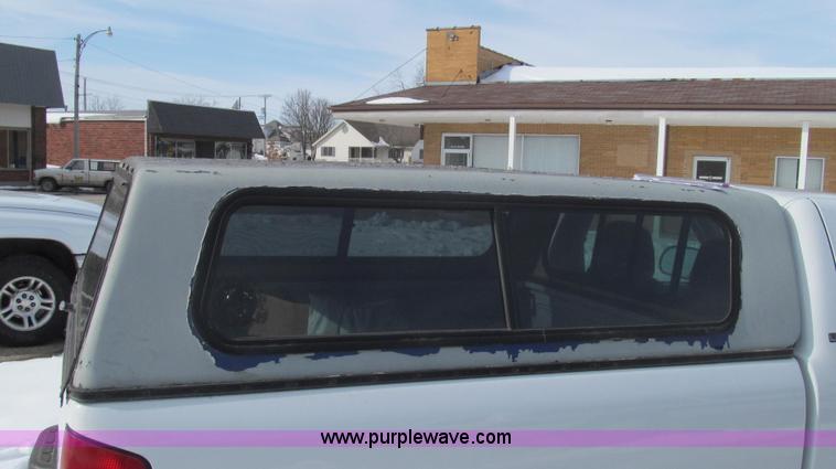 image for item E3800 2001 Chevrolet S10 LS pickup truck