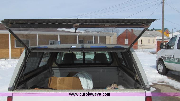 image for item E3800 2001 Chevrolet S10 LS pickup truck