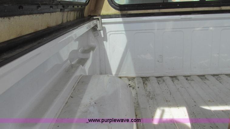 image for item E3800 2001 Chevrolet S10 LS pickup truck