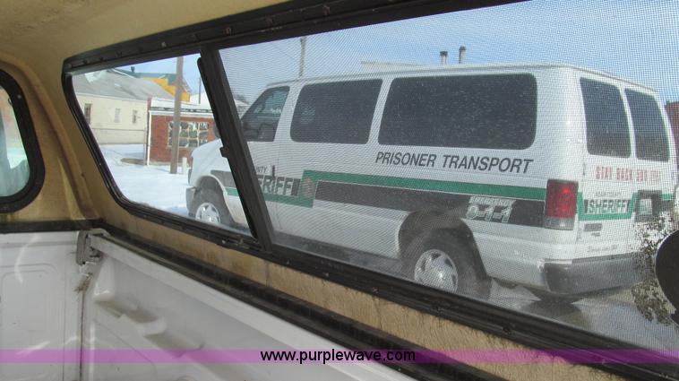 image for item E3800 2001 Chevrolet S10 LS pickup truck