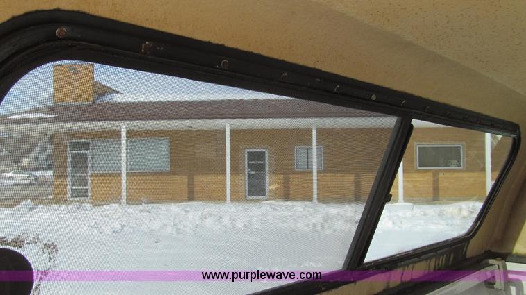 image for item E3800 2001 Chevrolet S10 LS pickup truck