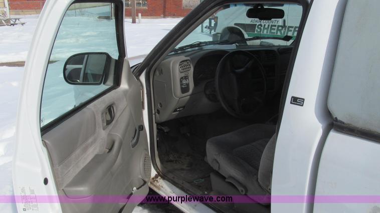 image for item E3800 2001 Chevrolet S10 LS pickup truck