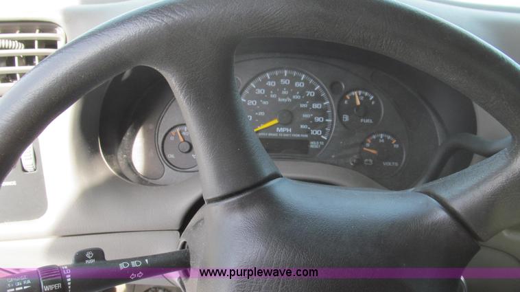 image for item E3800 2001 Chevrolet S10 LS pickup truck