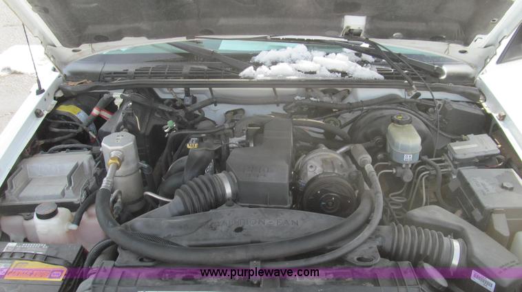 image for item E3800 2001 Chevrolet S10 LS pickup truck