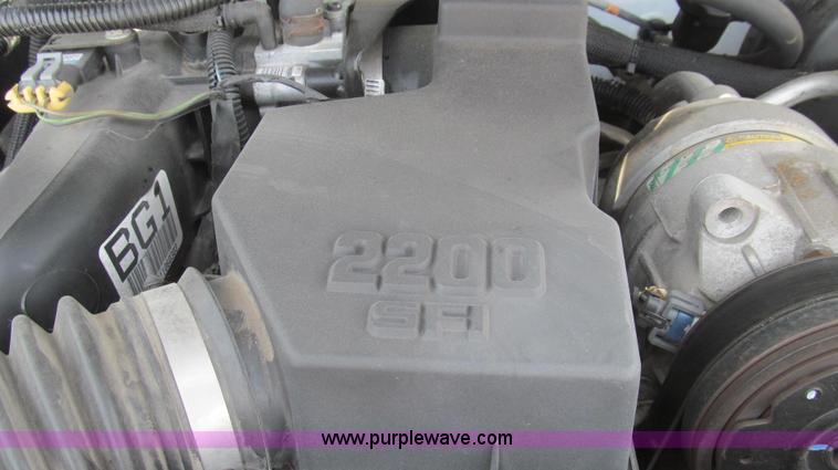 image for item E3800 2001 Chevrolet S10 LS pickup truck