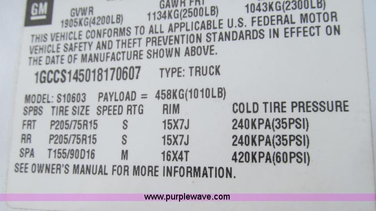 image for item E3800 2001 Chevrolet S10 LS pickup truck