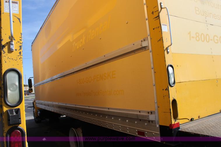 image for item E8128 2004 International DuraStar 4300 box truck