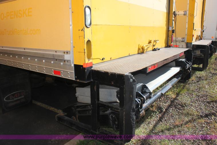 image for item E8128 2004 International DuraStar 4300 box truck