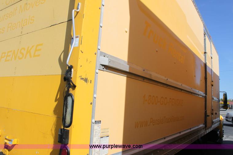 image for item E8128 2004 International DuraStar 4300 box truck