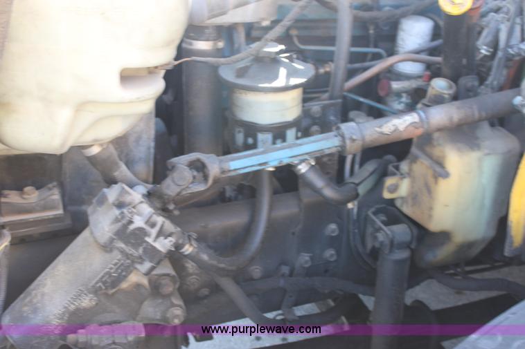 image for item E8128 2004 International DuraStar 4300 box truck