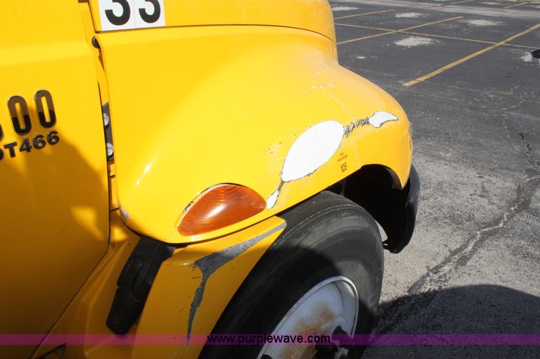 image for item E8128 2004 International DuraStar 4300 box truck