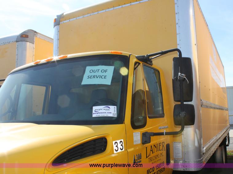 image for item E8128 2004 International DuraStar 4300 box truck