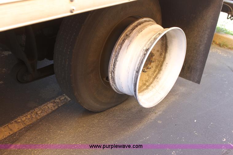 image for item E8128 2004 International DuraStar 4300 box truck