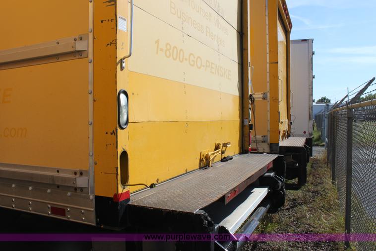 image for item E8128 2004 International DuraStar 4300 box truck