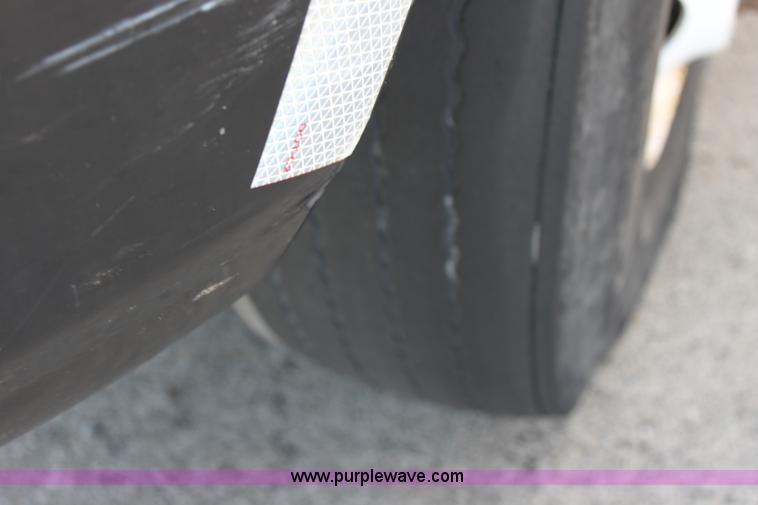 image for item E8128 2004 International DuraStar 4300 box truck