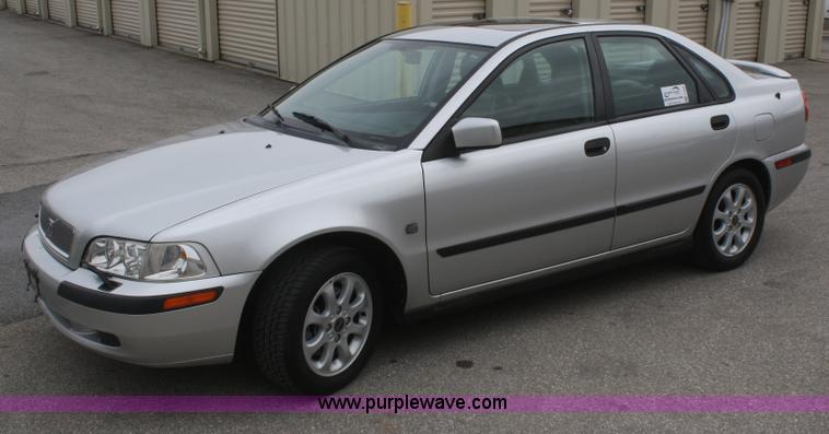 image for item F2964 2002 Volvo S40